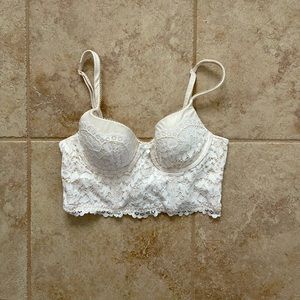 White lace corset VS bralette